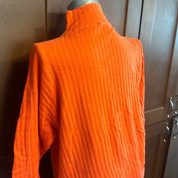 Bright orange stretchy butt covering pullover - Picture 7 of 9